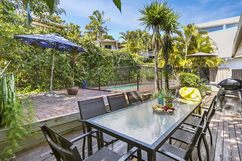 Noosa Rest - Pubs and Clubs 1