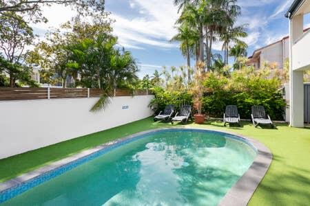 Noosa Retreat - Pubs and Clubs 2