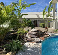 Noosa River Palms - Pubs and Clubs