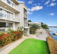 Noosa Shores Apartment 10 - Pubs and Clubs
