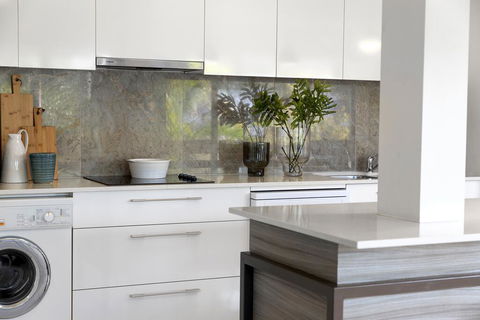Noosa Shores Apartment 15 - Pubs and Clubs 3