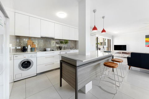 Noosa Shores Apartment 15 - Pubs and Clubs 2