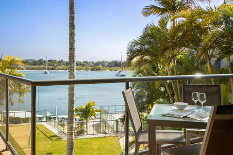 Noosa Shores Apartment 25 - Pubs and Clubs 0