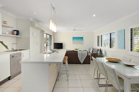Noosa Shores Apartment 25 - Pubs and Clubs 3
