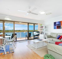 Noosa Shores Apartment 30 - Pubs and Clubs