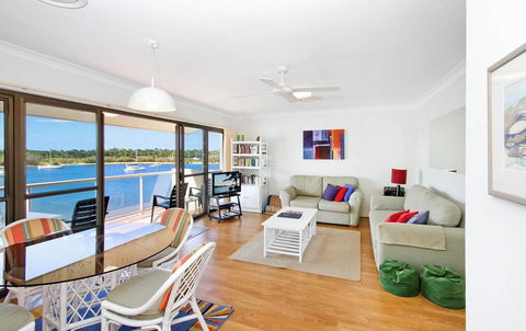 Noosa Shores Apartment 30 - Pubs and Clubs 2