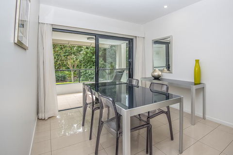 Noosa Springs Golf & Spa Resort - Pubs and Clubs 2