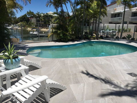 Noosa Terrace No 3 - Noosa Getaways - Pubs and Clubs 0