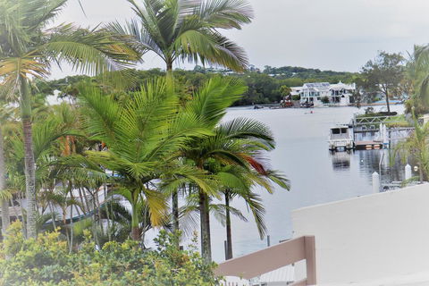Noosa Terrace No 3 - Noosa Getaways - Pubs and Clubs 2