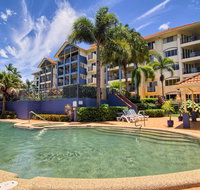 North Cove Waterfront Suites - Pubs and Clubs