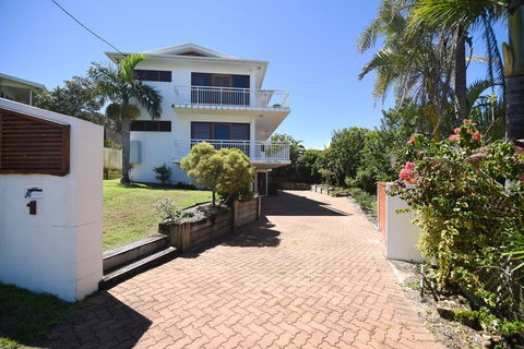 Notre Reve - 2/4 Brolga Place - Pubs and Clubs 2