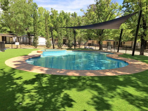 NRMA Bright Holiday Park - Pubs and Clubs 1