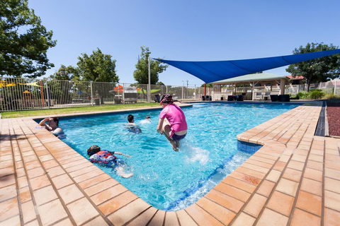 NRMA Dubbo Holiday Park - Pubs and Clubs 0
