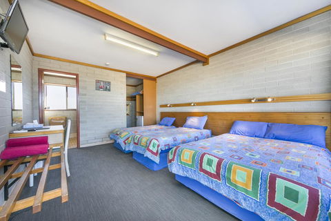 Nullarbor Roadhouse - Pubs and Clubs 1