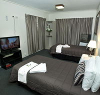 O'Sheas Windsor Hotel - Pubs and Clubs
