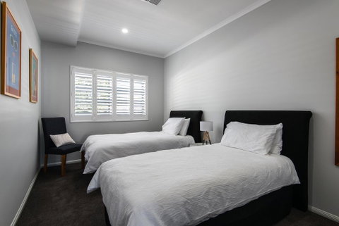 Ocean Break Coolum - Pubs and Clubs 2