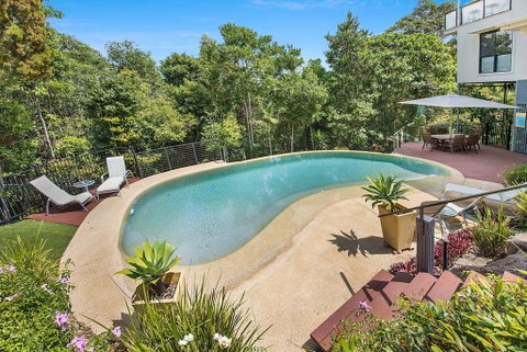 Ocean Break Coolum - Pubs and Clubs 1