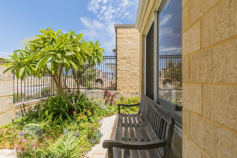 Ocean Keys Cottage - Free WiFi - Pubs and Clubs 2