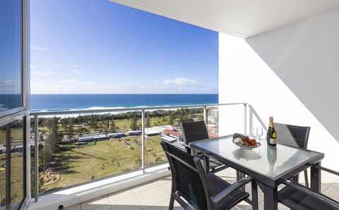 Ocean Pacific Resort - Official - Pubs and Clubs 0