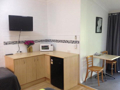 Ocean Shores Motel - Pubs and Clubs 1