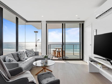 Ocean Views Apartment With Rooftop Pool - Pubs and Clubs 0