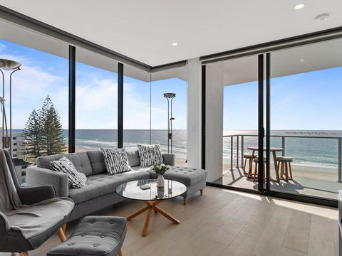 Ocean Views Apartment With Rooftop Pool - Pubs and Clubs 3