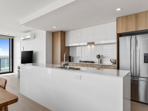 Ocean Views Apartment With Rooftop Pool - Pubs and Clubs 2