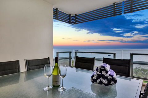 Oceana Darwin Central Oceanfront 3 Bedroom 2 Lounge Room Pool Gym Tennis Court Sleeps 9 - Pubs and Clubs 0