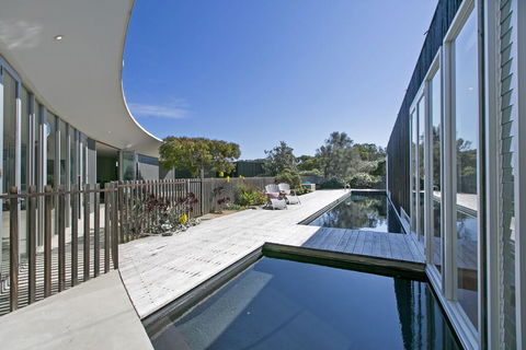 Oceania Retreat Luxury Family Retreat With Pool And Beach Access - Pubs and Clubs 3