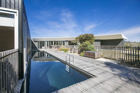 Oceania Retreat Luxury Family Retreat With Pool And Beach Access - Pubs and Clubs 1
