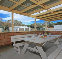 Ohio - one street back from beach access - Pubs and Clubs