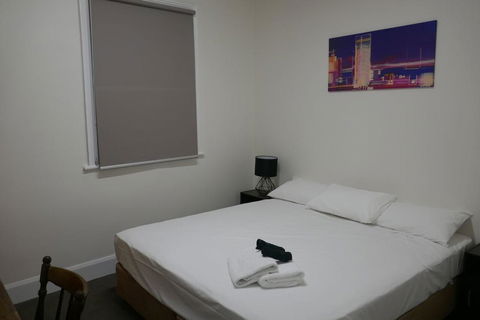 Okeefes Hotel Backpackers - Pubs and Clubs 1