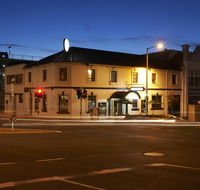 Okeefes Hotel Backpackers - Pubs and Clubs