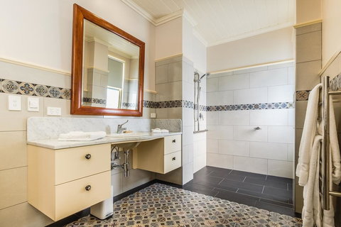 Old Bank Boutique Hotel - Go Out 1