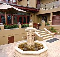 Old Bank Boutique Hotel - Pubs and Clubs