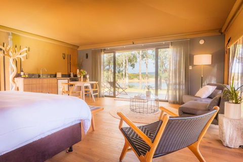Olio Bello Lakeside Glamping - Go Out 1