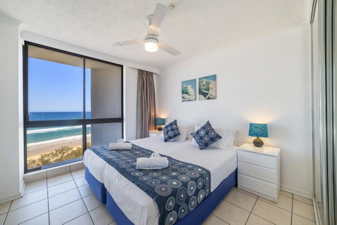 Olympus Beachfront Apartments - Pubs and Clubs 1