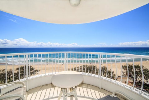 Olympus Beachfront Apartments - Pubs and Clubs 0