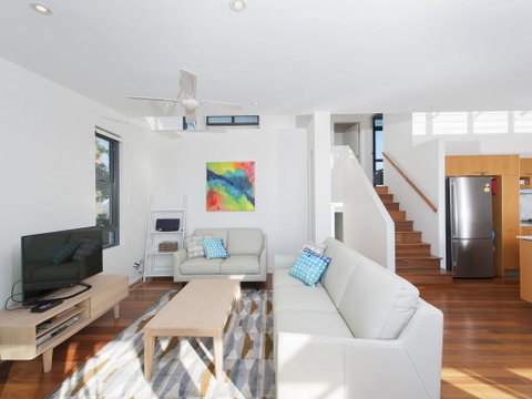 One Mile Cl, One Mile Ridge, Townhouse 12, 26 - Pubs and Clubs 1