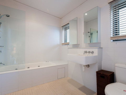 One Mile Ridge', 12a/26 One Mile Close - Stunning Views, Air Con, Infinity Pool - Go Out 2