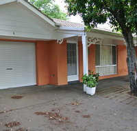Onocay House - Pubs and Clubs