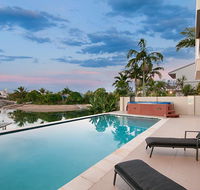 Opulence on Broadbeach - Pubs and Clubs