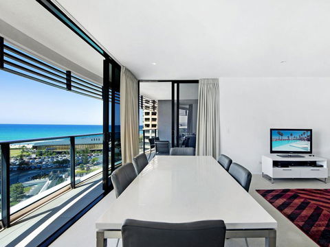 Oracle Resort Luxe Private 2 Bed - Tower 1 - Pubs and Clubs 0