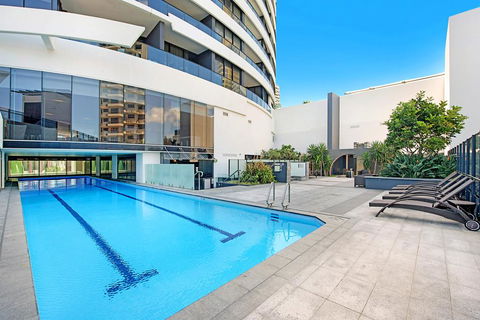 Oracle Resort Private 3 Bed Skyhome - Pubs and Clubs 1