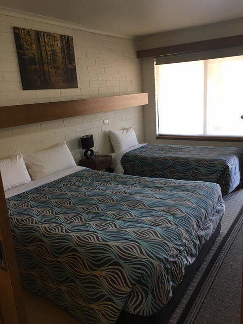 Orana Motor Inn - Go Out 1