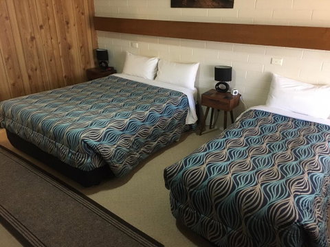 Orana Motor Inn - Go Out 2