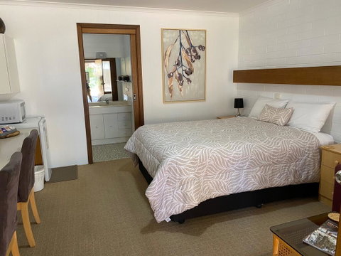 Orana Motor Inn - Go Out 0