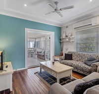 Oscars Pet Friendly Beach House 14 Tomaree Road - Pubs and Clubs