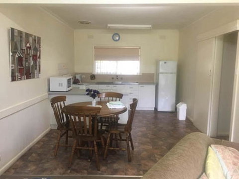 Ovensview On Riverside - Pubs and Clubs 1