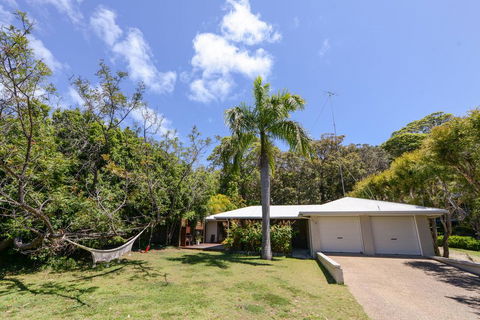 Palm Beachhouse - Pubs and Clubs 0